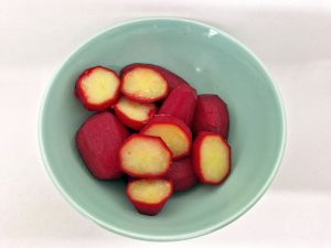 Mehr über den Artikel erfahren Rotlila Kartoffeln (vegan)