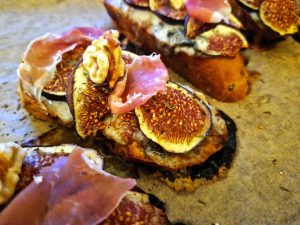 Mehr über den Artikel erfahren Feigencrostini