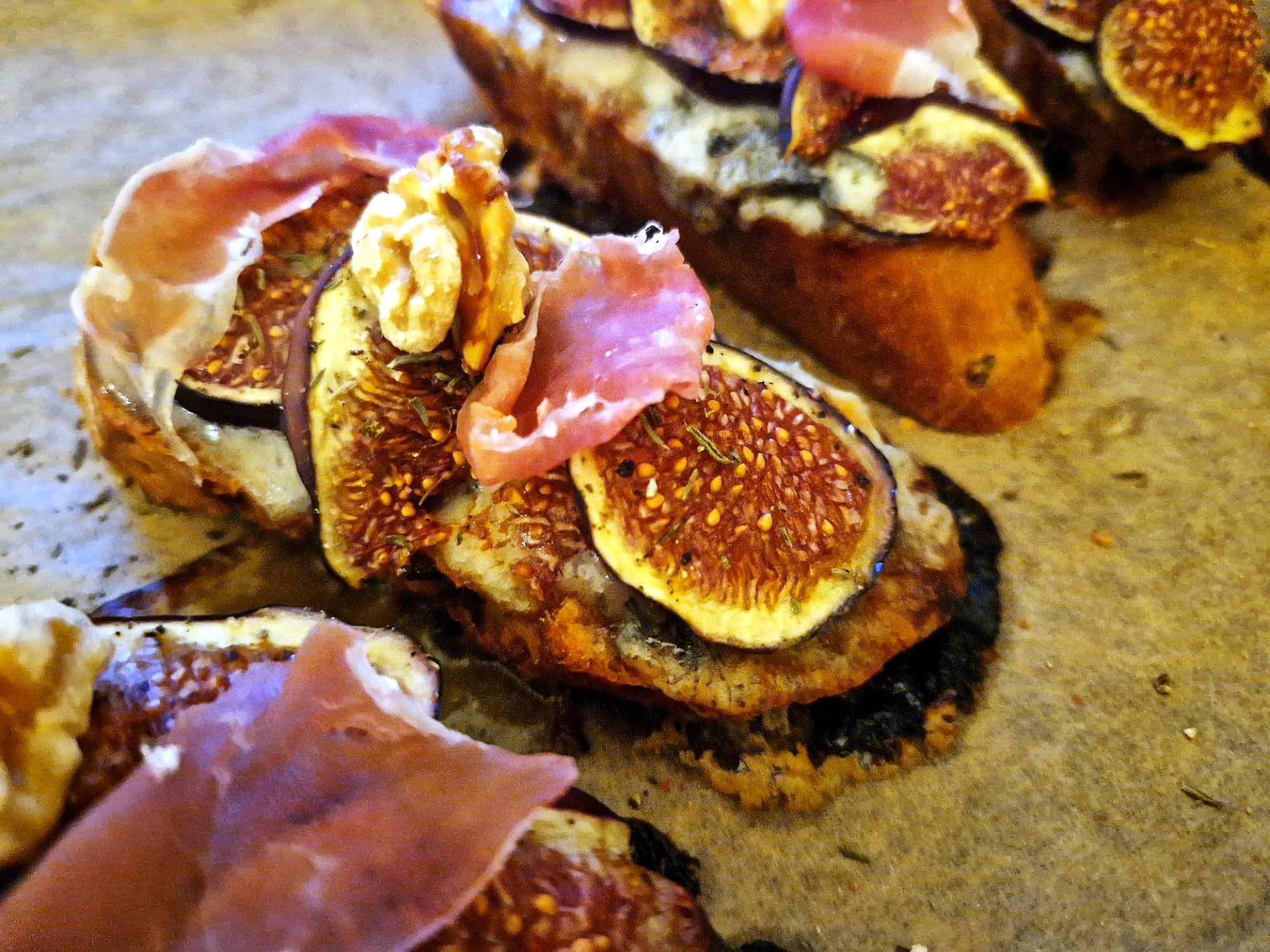 Mehr über den Artikel erfahren Feigencrostini