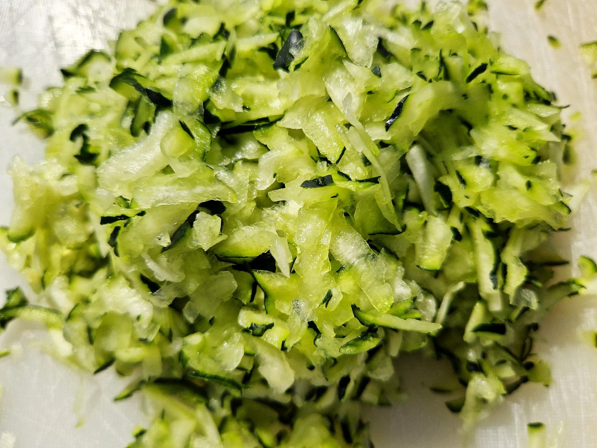 Zucchiniraspeln 2 geraspelte Zucchini
