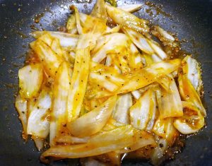 Mehr über den Artikel erfahren Chicorée gebraten (vegan)