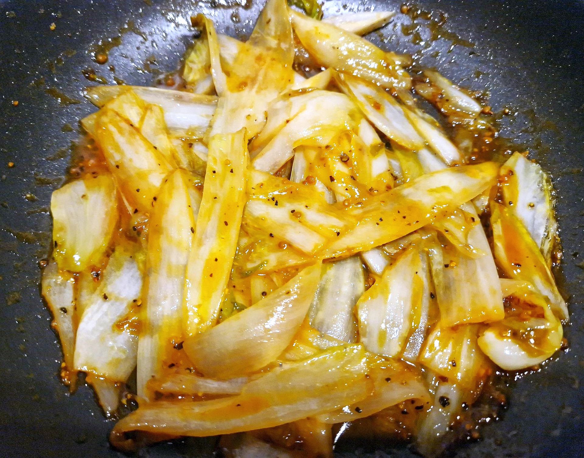 Mehr über den Artikel erfahren Chicorée gebraten (vegan)