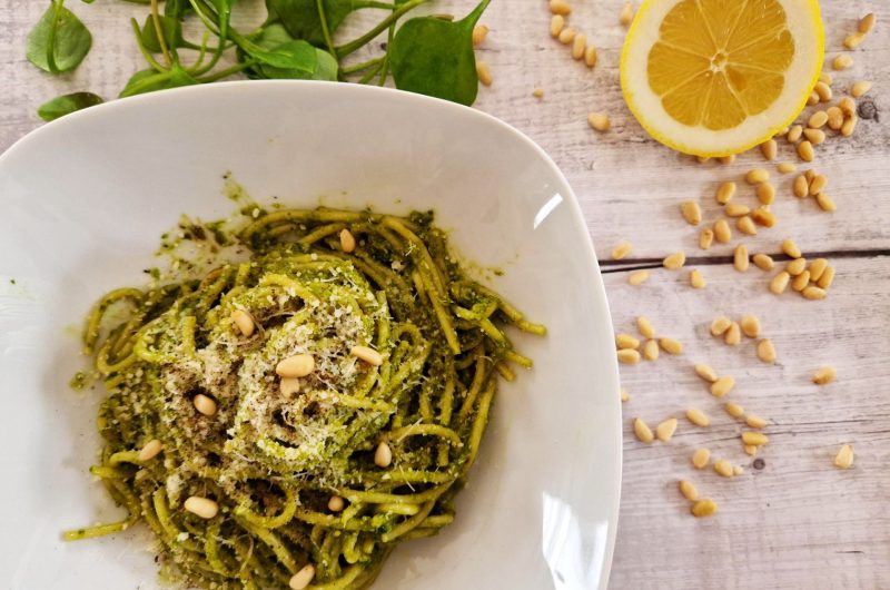 Pasta mit Postelein-Pinienkern-Pesto