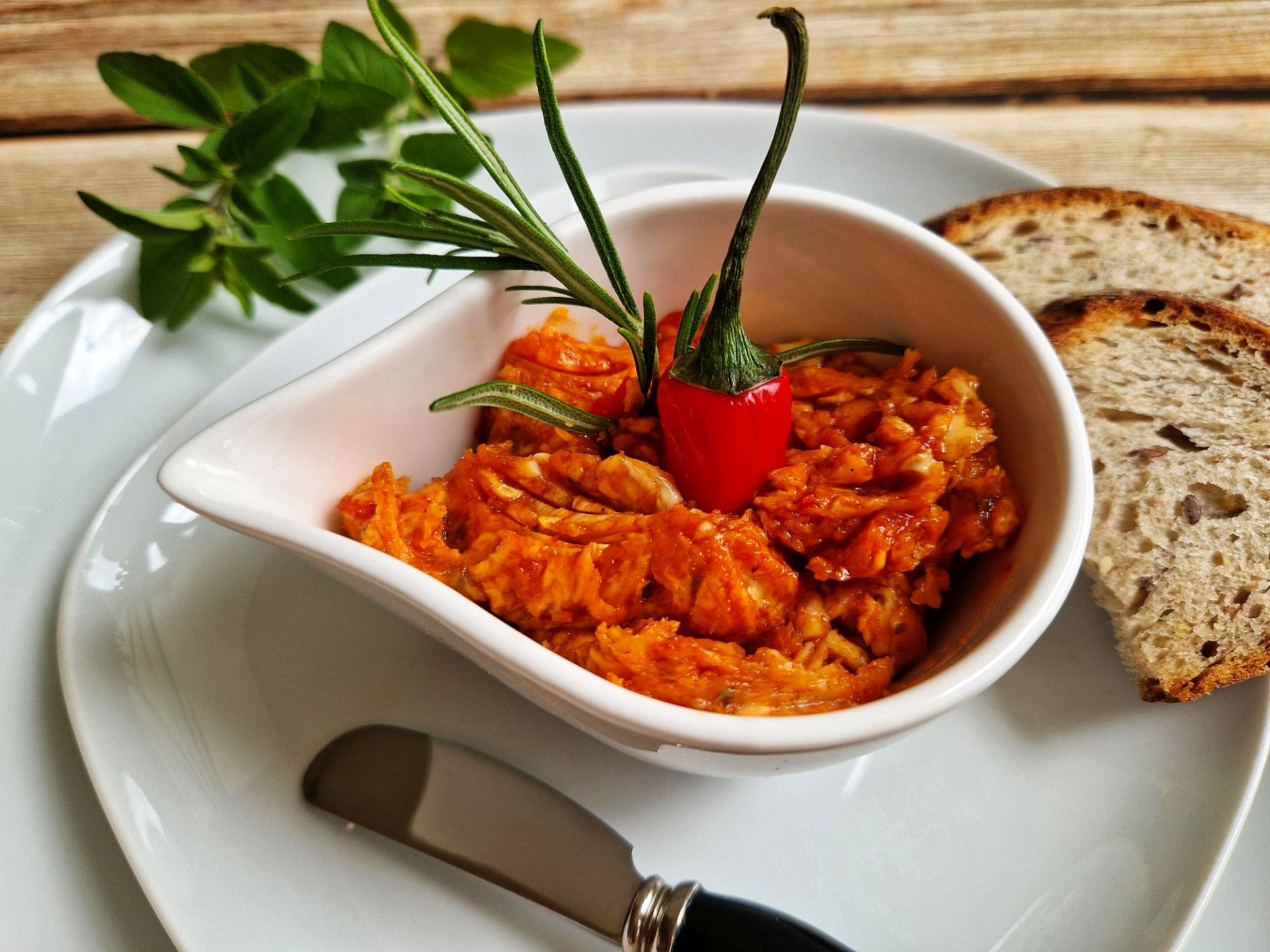 Mehr über den Artikel erfahren Chili-Barbecue-Butter (vegetarisch)