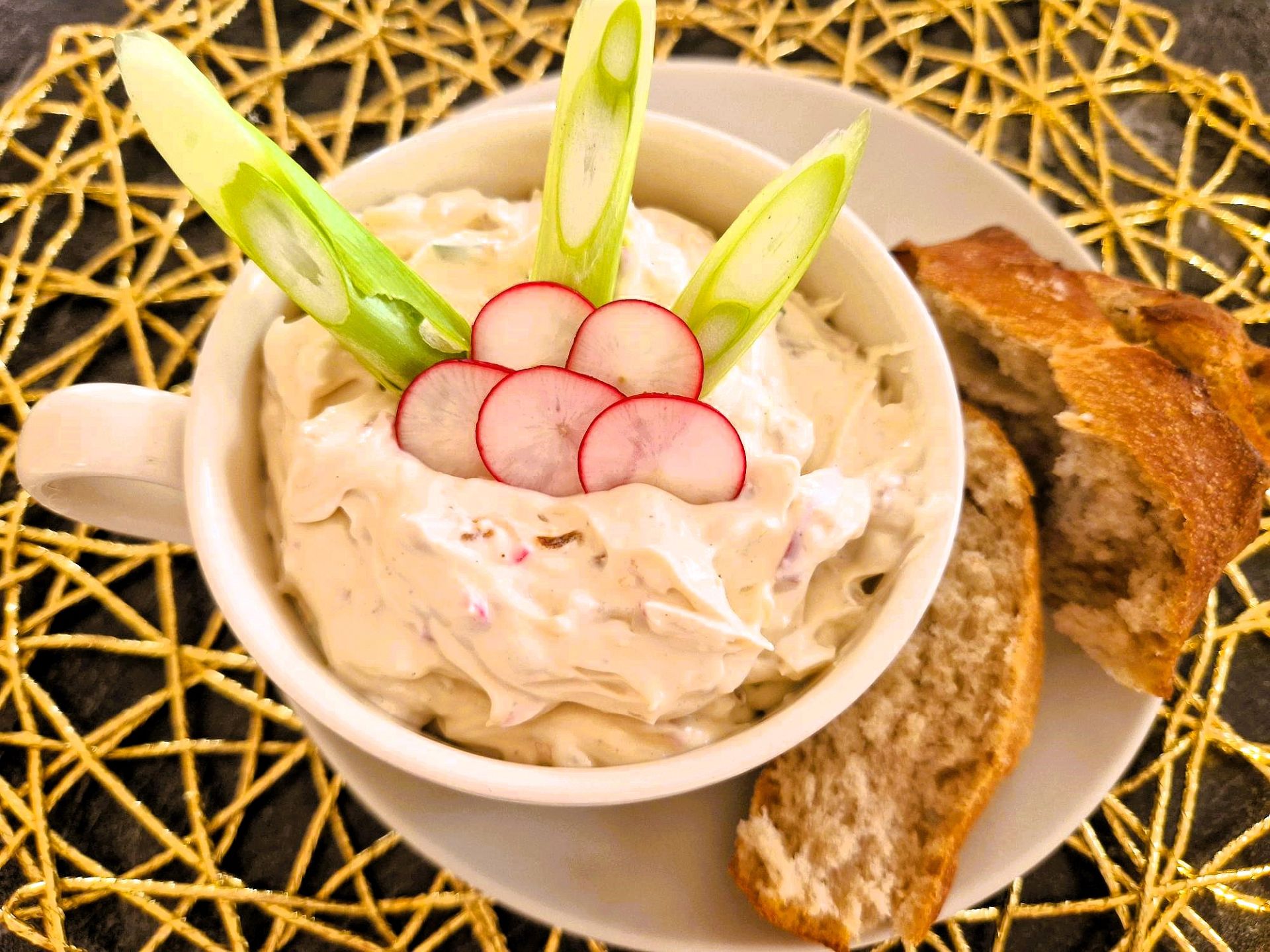 Mehr über den Artikel erfahren Quark mit Radieschen und Lauchzwiebeln