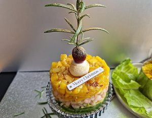Mehr über den Artikel erfahren Avocado-Lachstörtchen mit Mango-Salsa (X-Mas-Style)